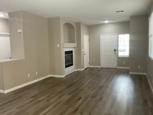 Foto del edificio - 5953 Hickory Nut Ave