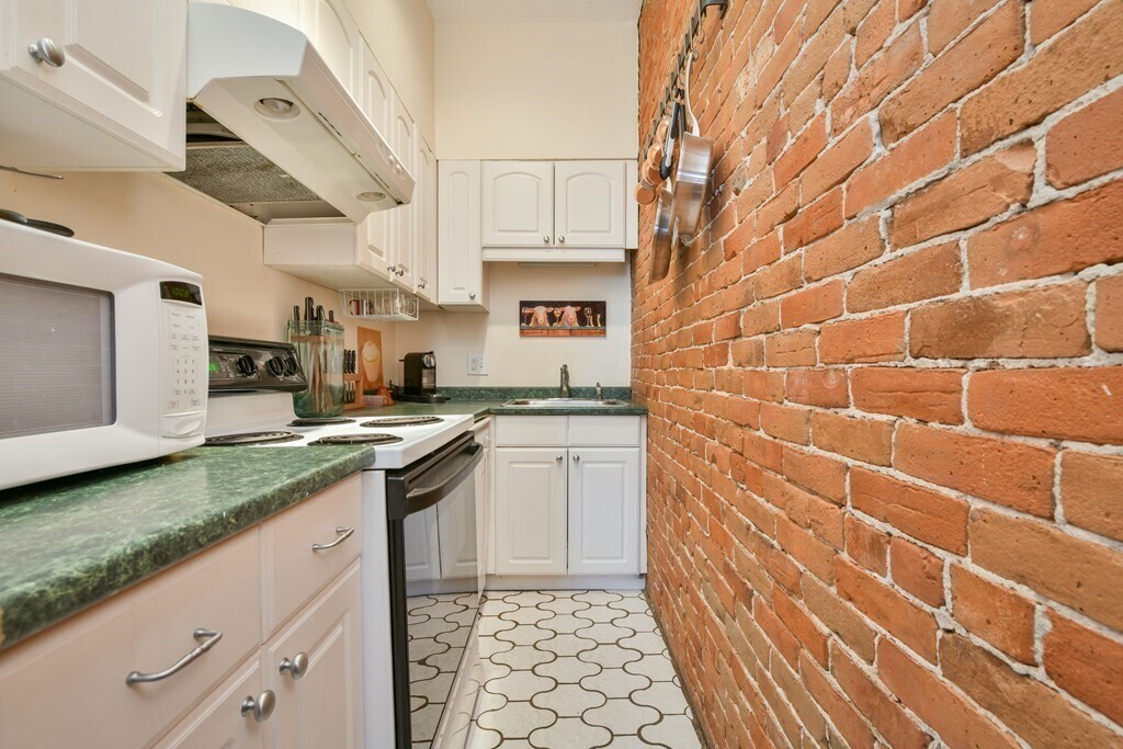 17 Dwight St Unit 3, Boston, MA 02118 17 Dwight St Boston, MA