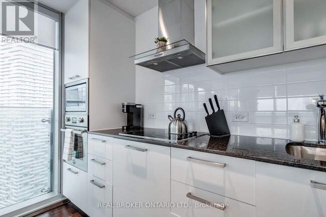 Building Photo - 12 York St