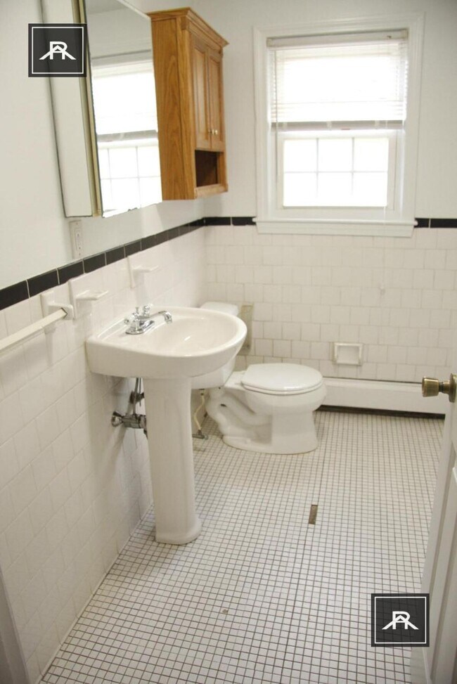 Foto del edificio - 4 bedroom in Woburn MA 01801