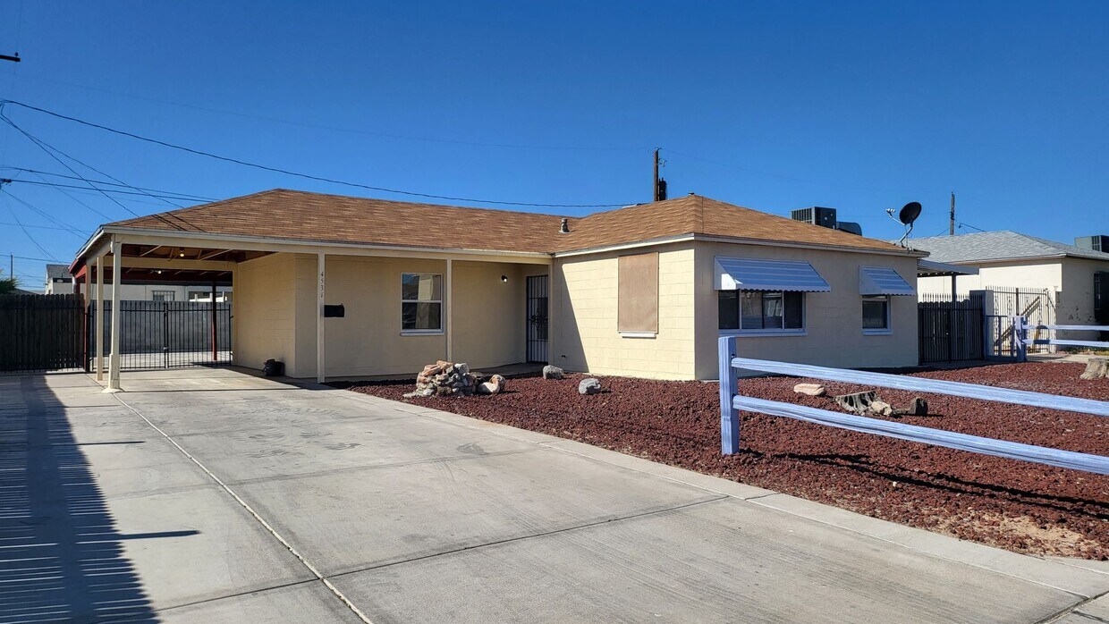 Primary Photo - One Story House in Southwest
