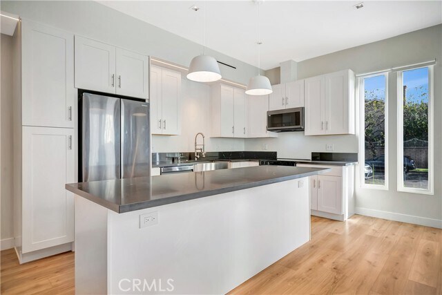 Foto del edificio - 6721 Rhea Ave