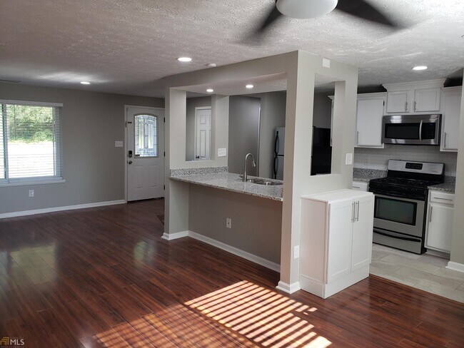 Building Photo - 5349 Tracey Dr