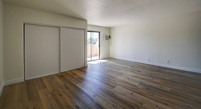 Foto del edificio - 709 E Chestnut Ave