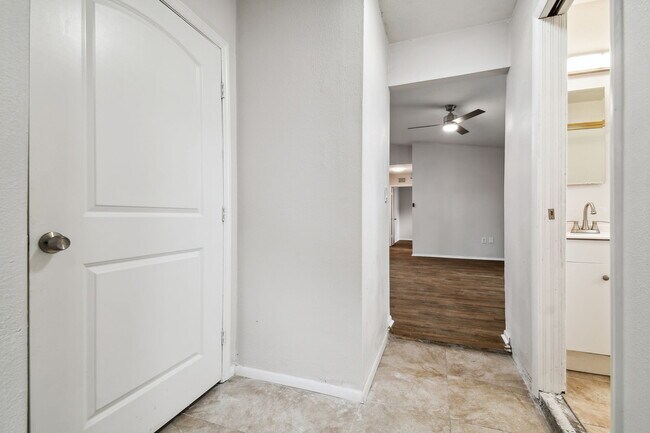 Building Photo - 8540 Zane Ln