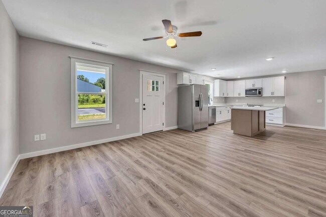 Foto del edificio - 411 Hardy Ave SW