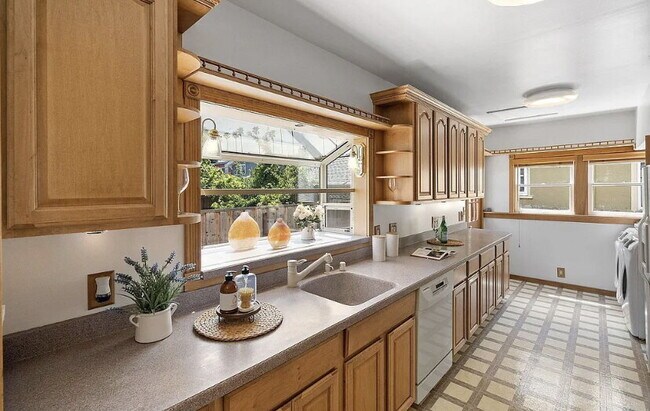 Foto del edificio - NO HOA!!!  This 1 bedroom 1 bathroom split...