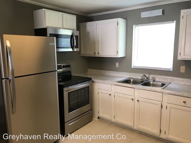Building Photo - 405 Red Oak Dr