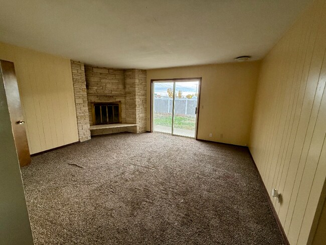 Foto del edificio - 565 Franklin Ct