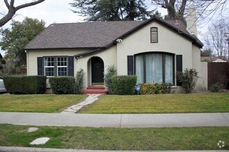 Building Photo - 121 Elmwood Ct