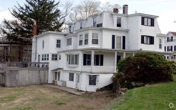 Building Photo - 204 Sandwich St