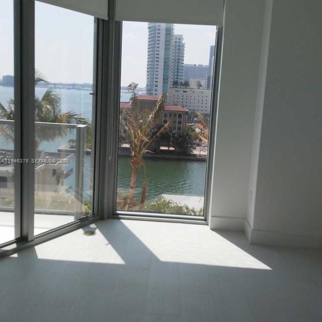 Foto del edificio - 2900 NE 7th Ave