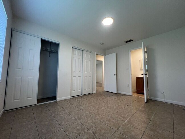 Foto del edificio - 312 E Tomlin St