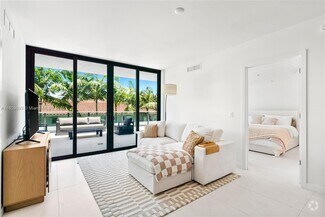 Building Photo - 9901 W Bay Harbor Dr