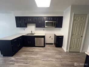 Building Photo - 127 Aspen Dr