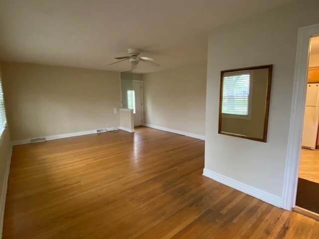 Building Photo - 563 Sumac Rd