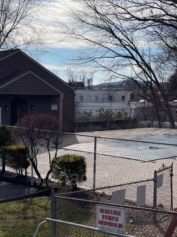 Building Photo - 166 Old Brookfield Rd