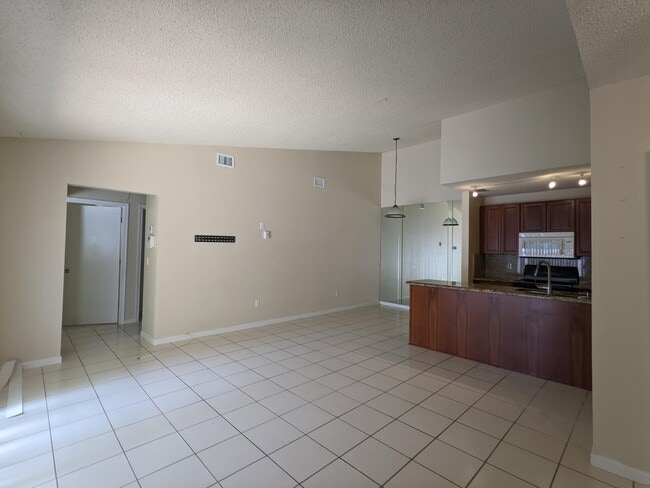 Building Photo - 1067 Goldenrod Rd
