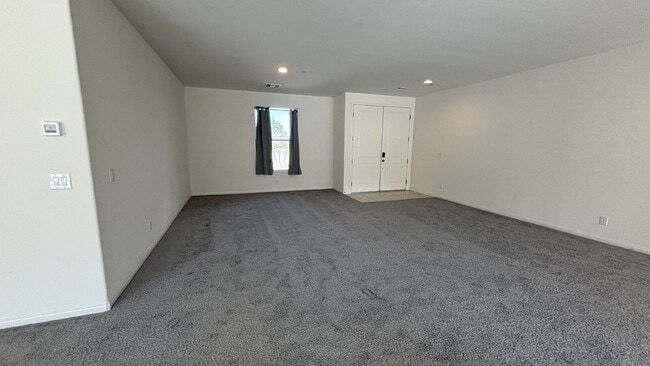 Building Photo - One Story 6-bedroom Home with Attached Casita