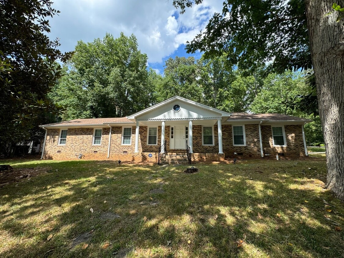 Primary Photo - Cute and Spacious Brick Ranch Eastside Hom...