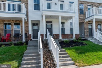 Building Photo - 713 Platinum Dr