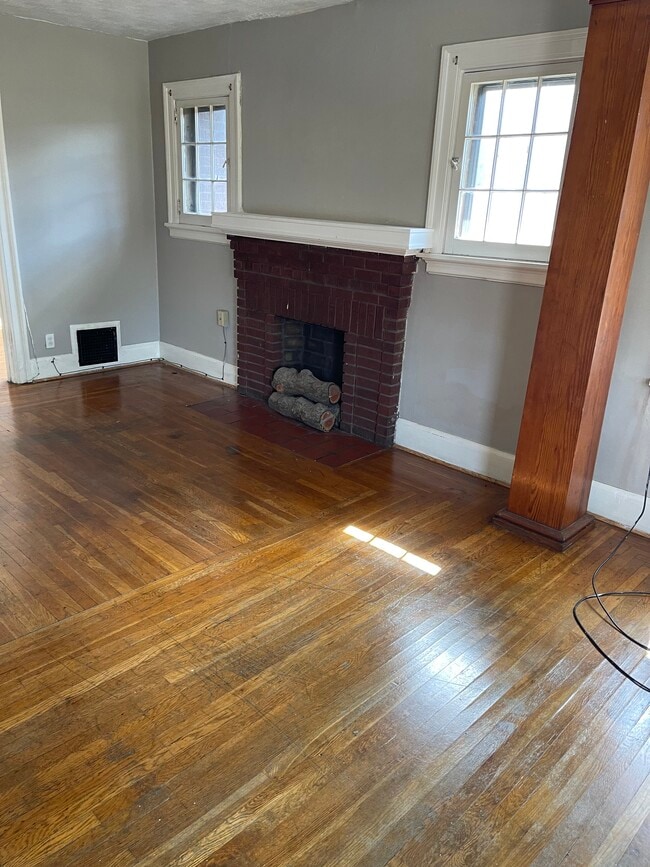 Building Photo - 5 E Mitchell Ave