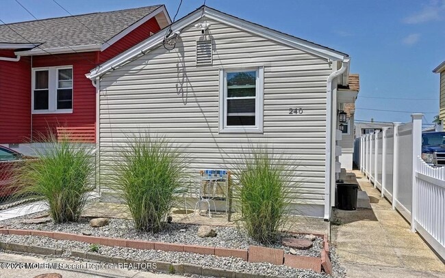 Building Photo - 240 Sherman Ave