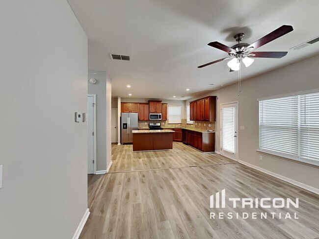 Foto del edificio - 4110 Tarnwood Pl
