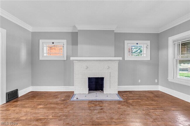 Foto del edificio - 1353 Phelps Ave