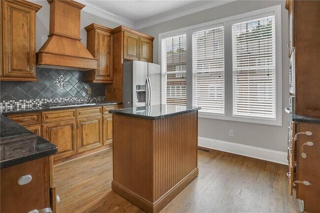 Foto del edificio - 3026 Eltham Pl