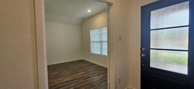 Building Photo - 9918 Lockridge Manor Dr