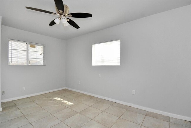 Building Photo - 8127 Colonial Ln