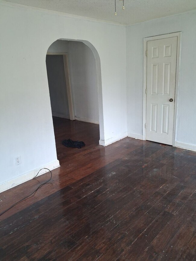 Building Photo - 166 Eastview Dr