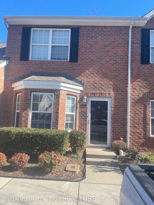 2 br, 1.5 bath House 1101 Downs Blvd Apt... House for Rent in