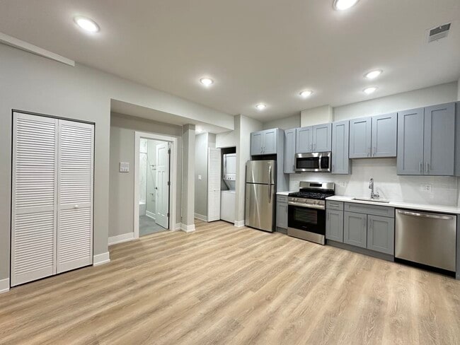 Building Photo - 431 W Belden Ave