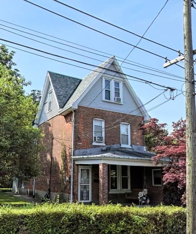 Building Photo - 106 N 9th St