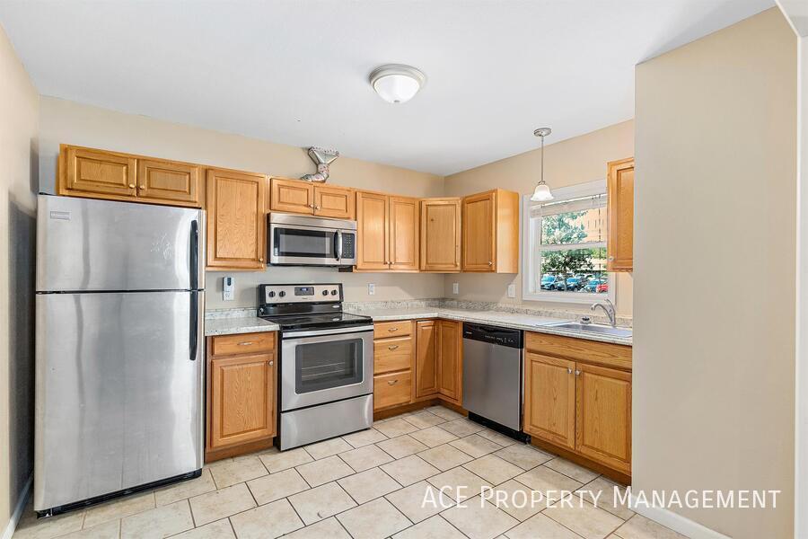 Primary Photo - 2108 6th St