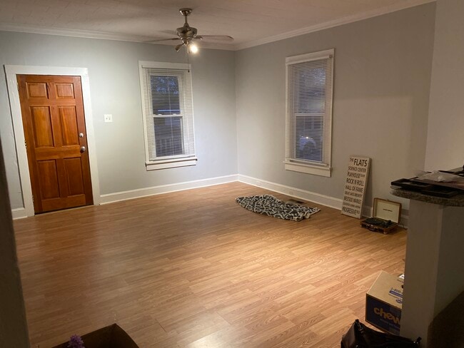 Foto del edificio - 421 Woodlawn Ave