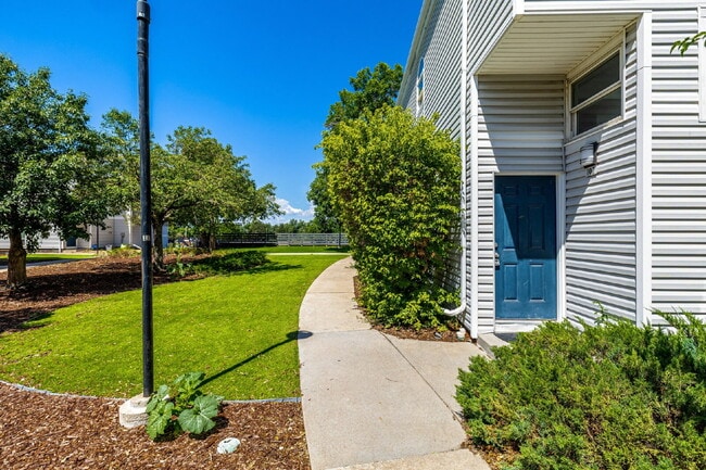 Photo - Updated and Stylish 1BDR/1BTH in the Eleven-One-Eleven Condominium Complex