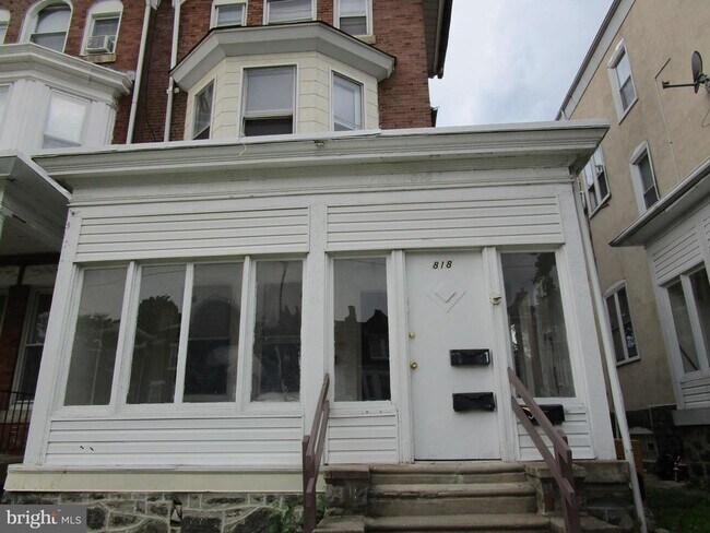 Building Photo - 818 Wynnewood Rd