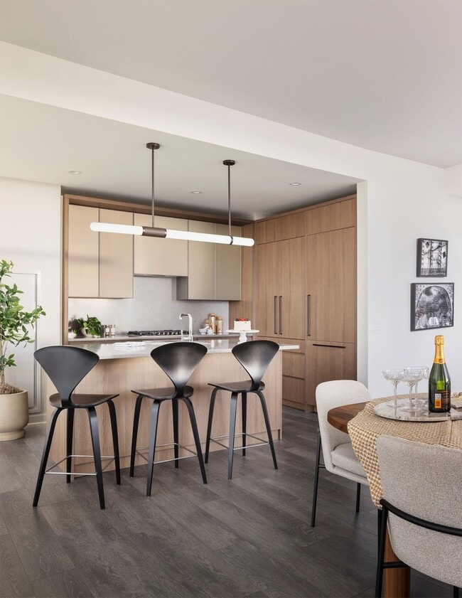 Building Photo - 164 N Peoria St