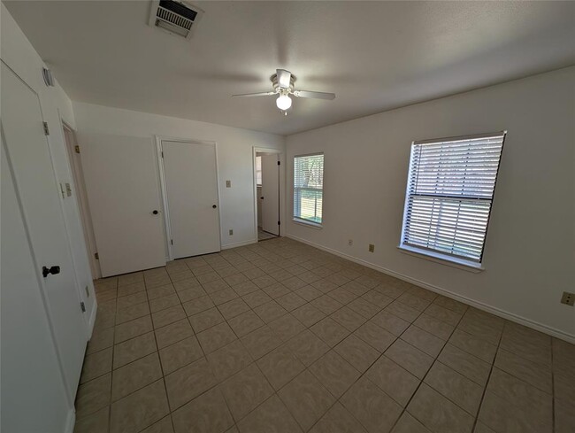 Foto del edificio - 15506 Enid Dr