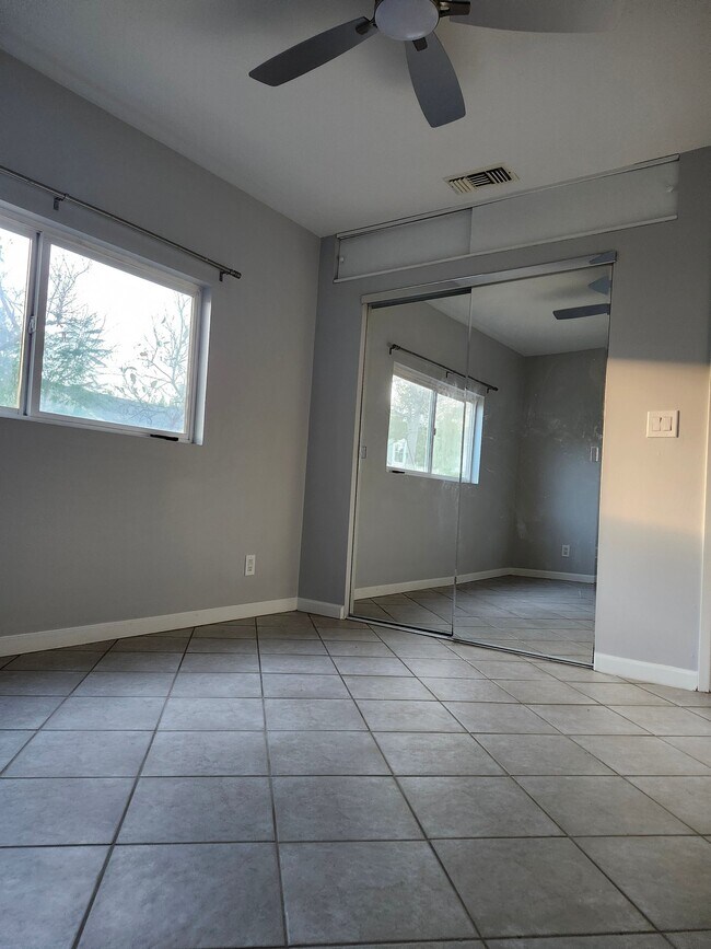 Building Photo - 2637 Altura Ave
