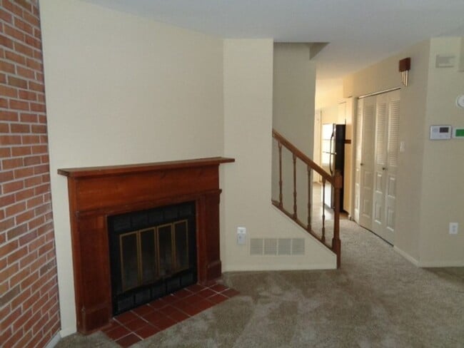 Building Photo - 107 N. Ann St/3 Bed, 2.5 Bath plus Family ...