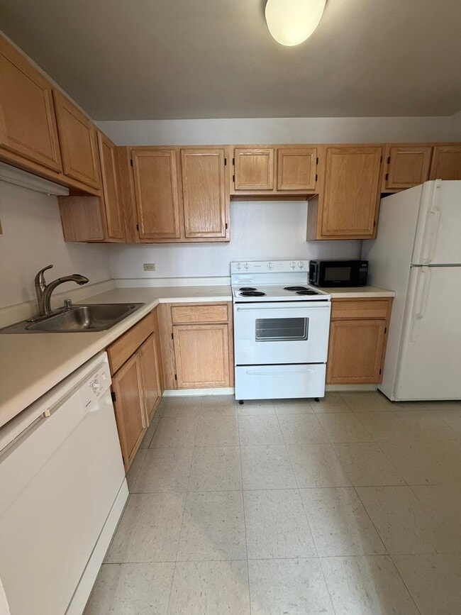 Building Photo - 200 N Dearborn St