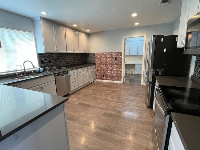 Building Photo - 3805 Rotterdam Ave