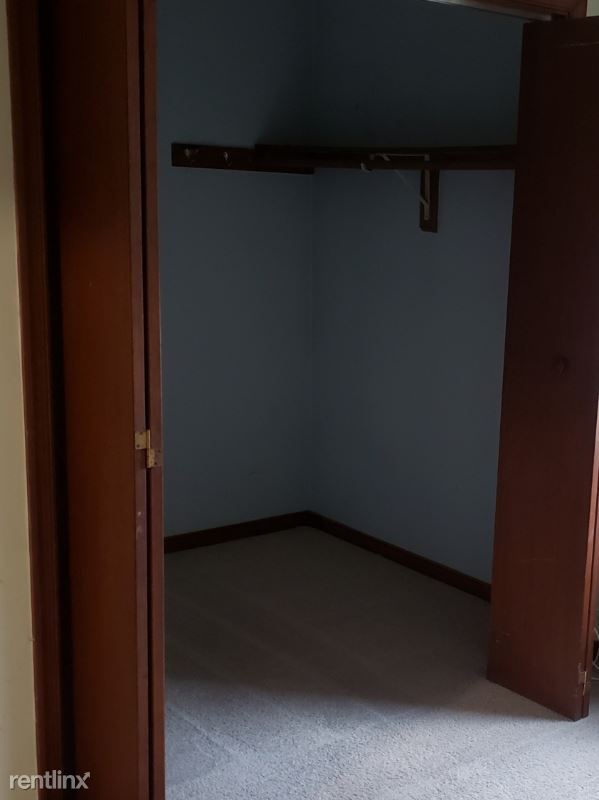Building Photo - 3 br, 1.5 bath Townhome - 452 woodpost drive