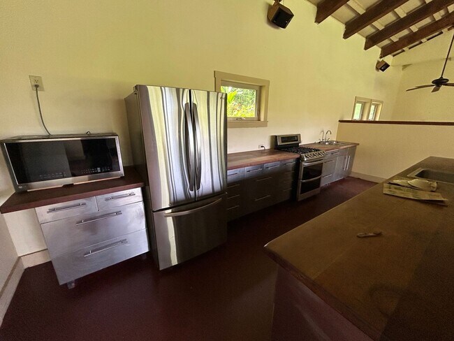 Building Photo - 2 Bedroom 1.5Bath Unfurnished Home
