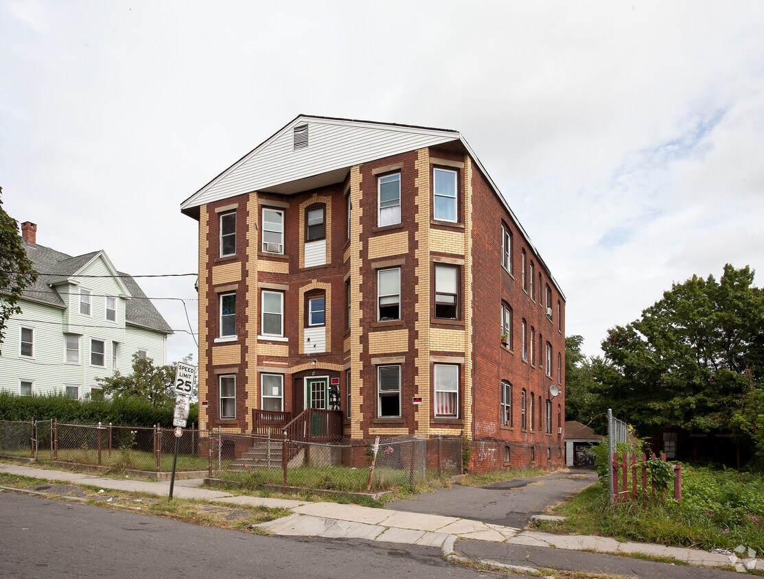 Primary Photo - 17 Oak St