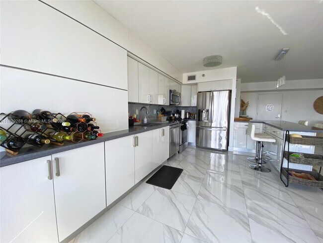 Foto del edificio - 3530 Mystic Pointe Dr